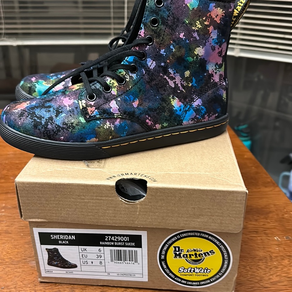 Dr. martens Sheridan rainbow burst suede boots. Brand new, too big.